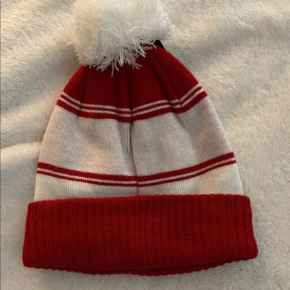 Under Armour YOUTH OSFA Red and White Wisconsin Beanie (OL)